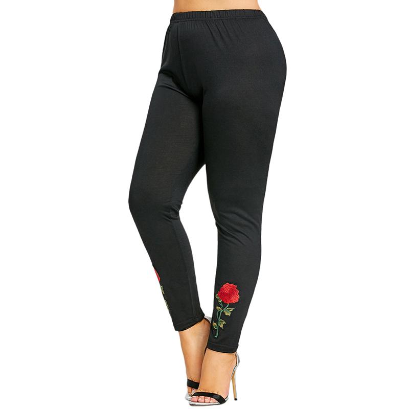 Plus Size Rose Embroidered Legging